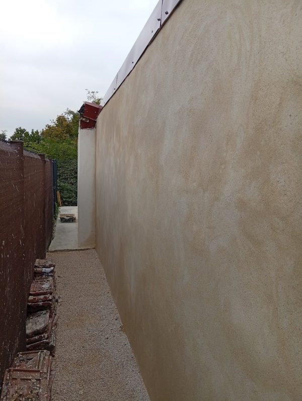 Finition extérieure soignée - artisan Madelaine Jonathan